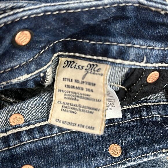 Miss Me Signature Embroidered Distressed Cuffed Denim Capri Size 25 - Picture 5 of 8